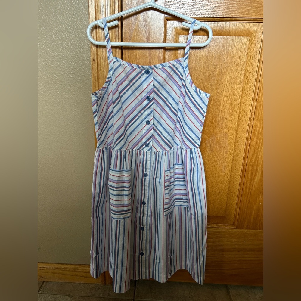 Girls GAP button up summer dress with pockets and spaghetti straps, size 10 (L).